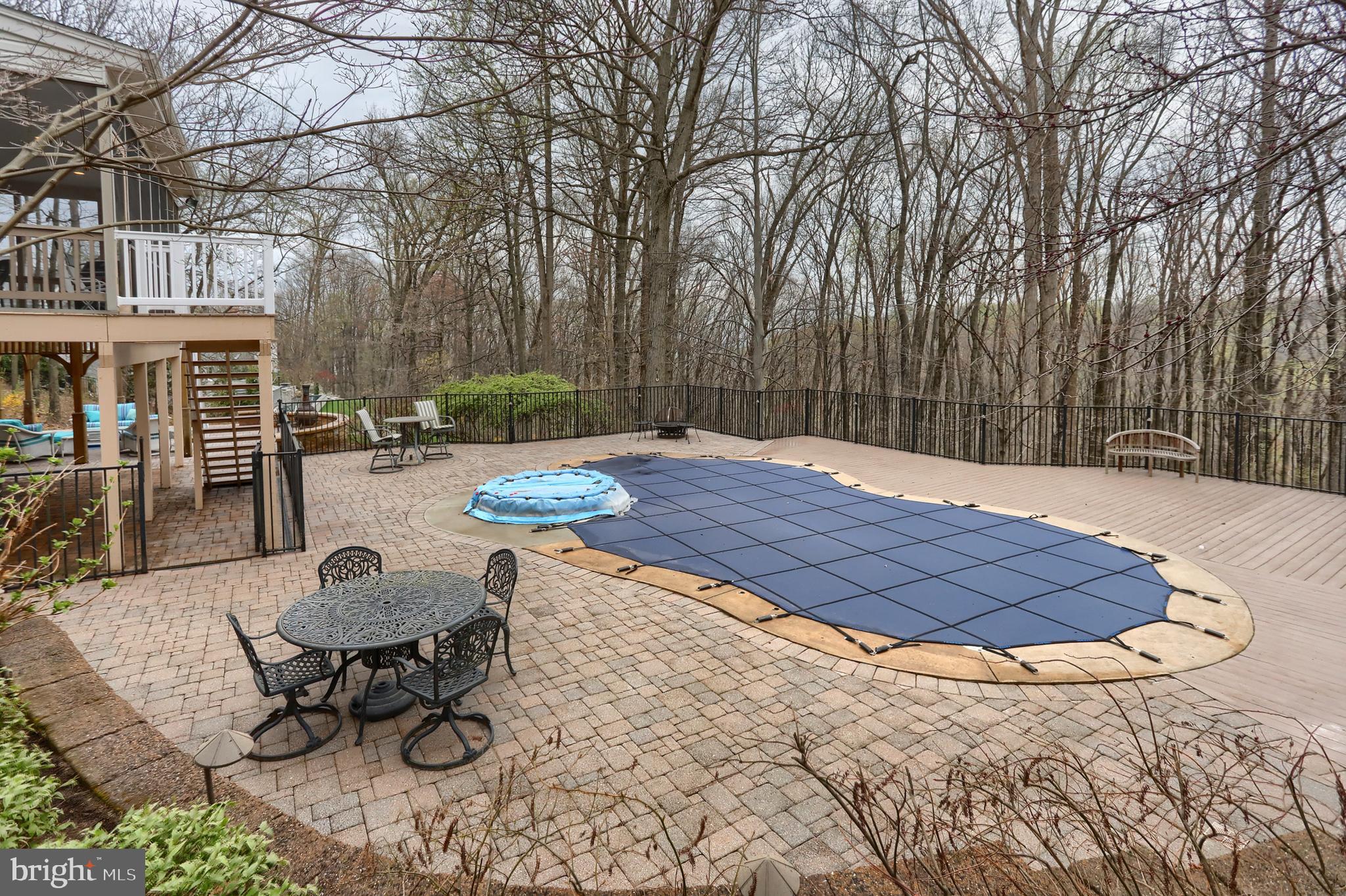 DERRY WOODS - Residential