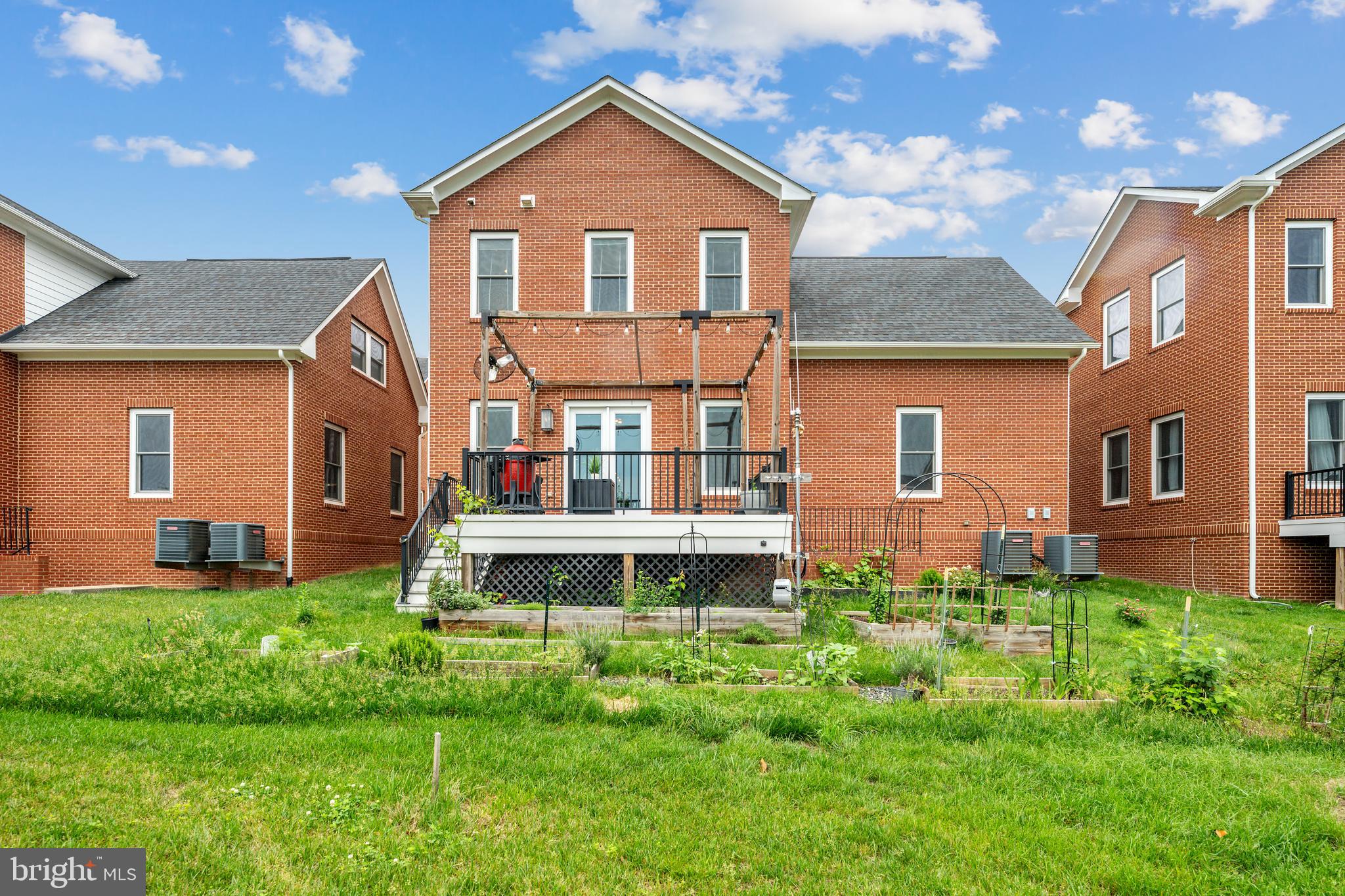 LAUREL HILL - Residential