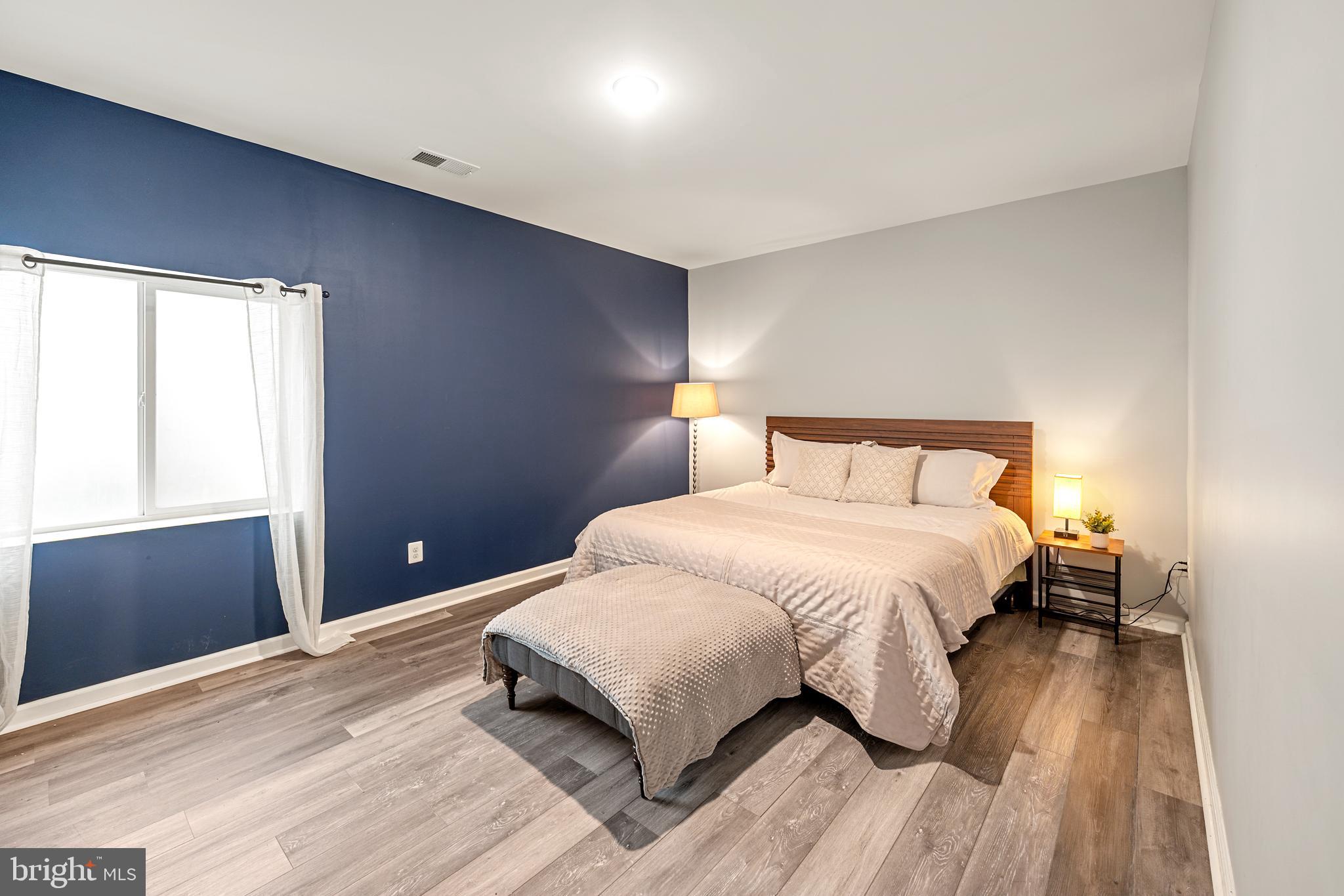 LAUREL HILL - Residential