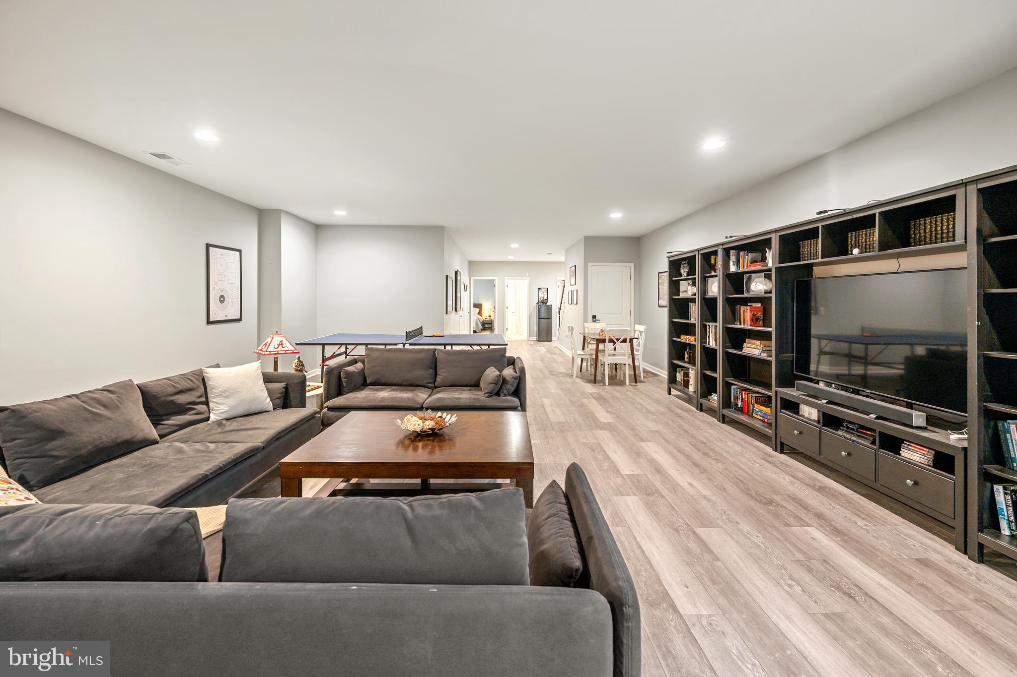 LAUREL HILL - Residential