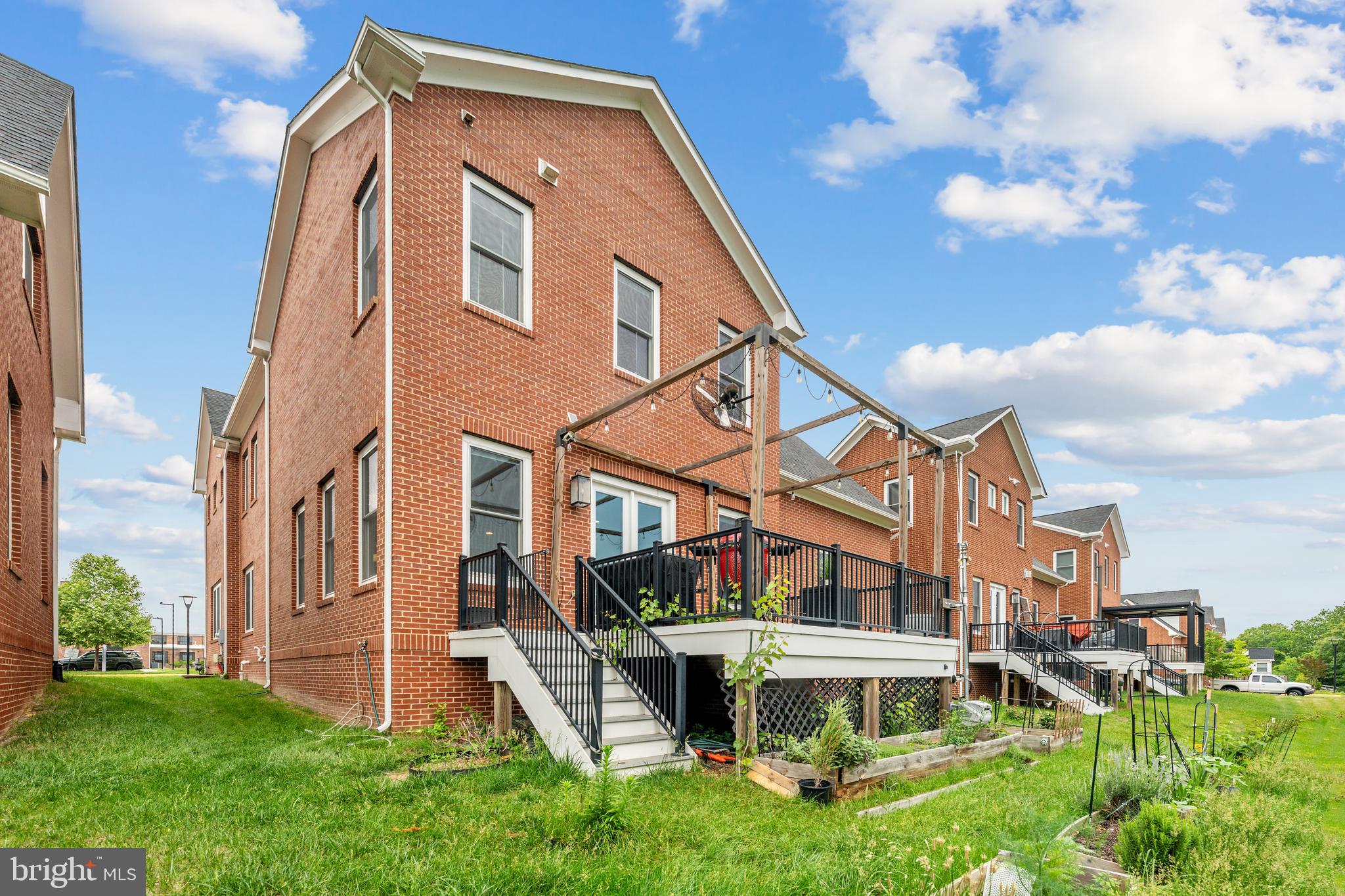 LAUREL HILL - Residential