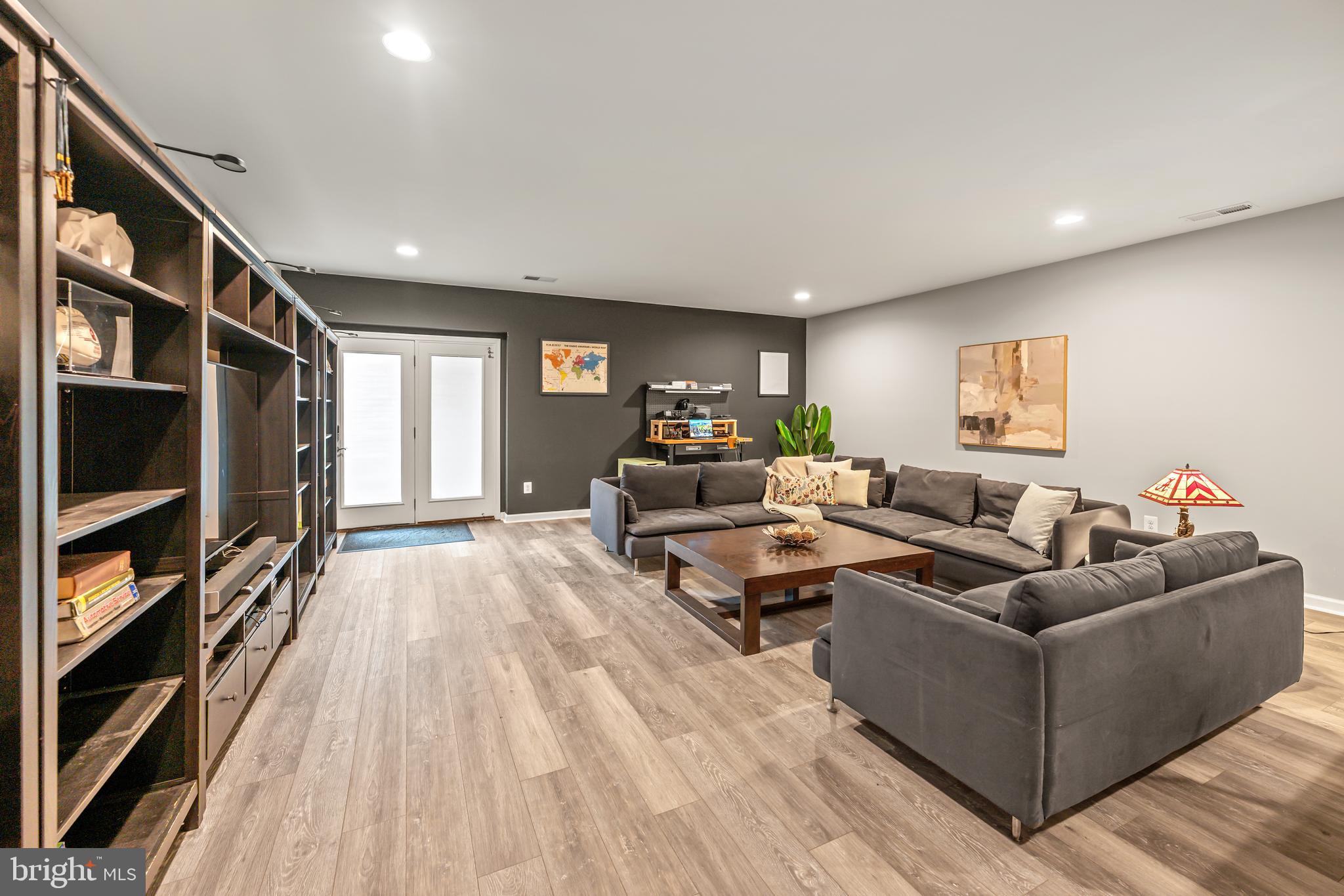 LAUREL HILL - Residential