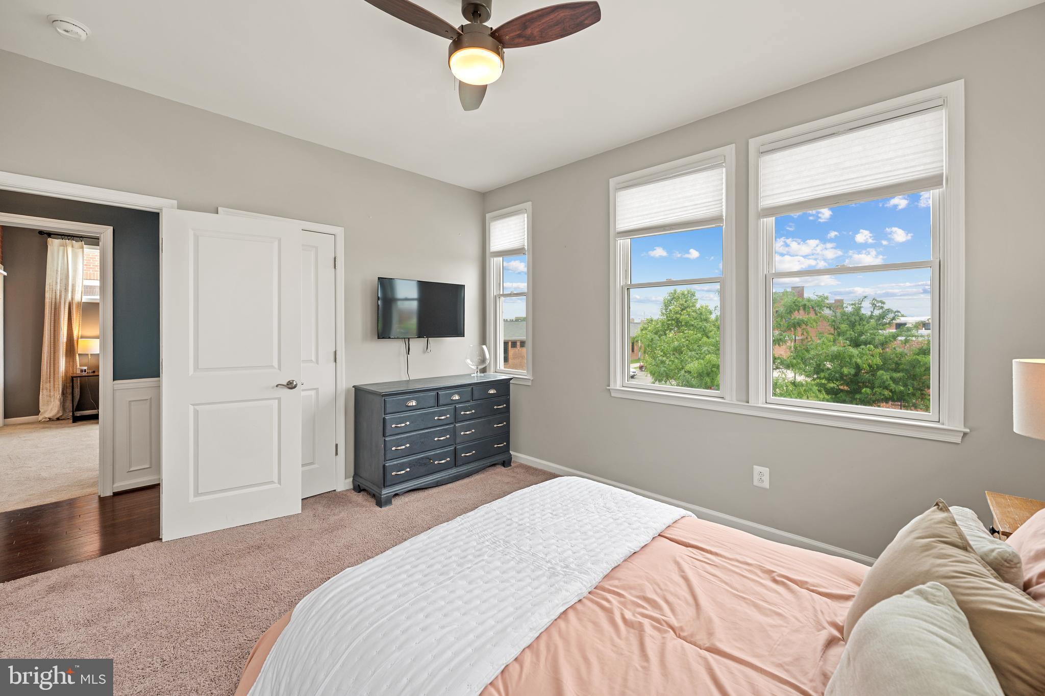LAUREL HILL - Residential
