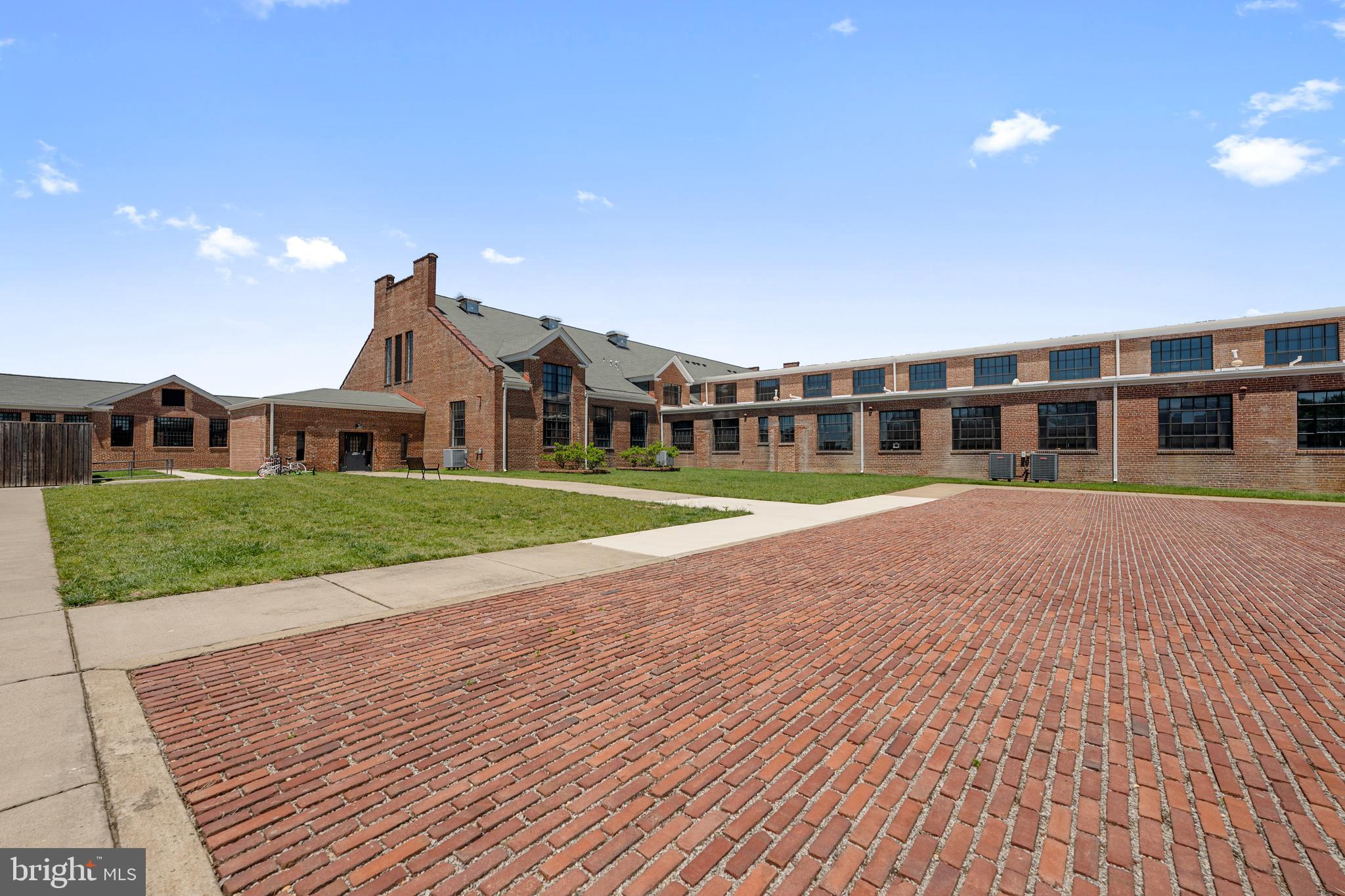 LAUREL HILL - Residential