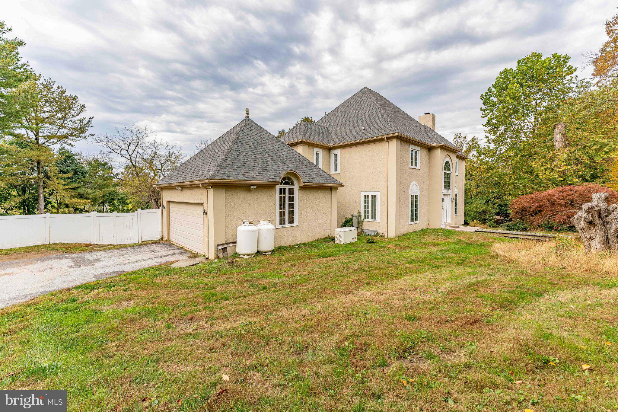 1103 CLOVER HILL DRIVE