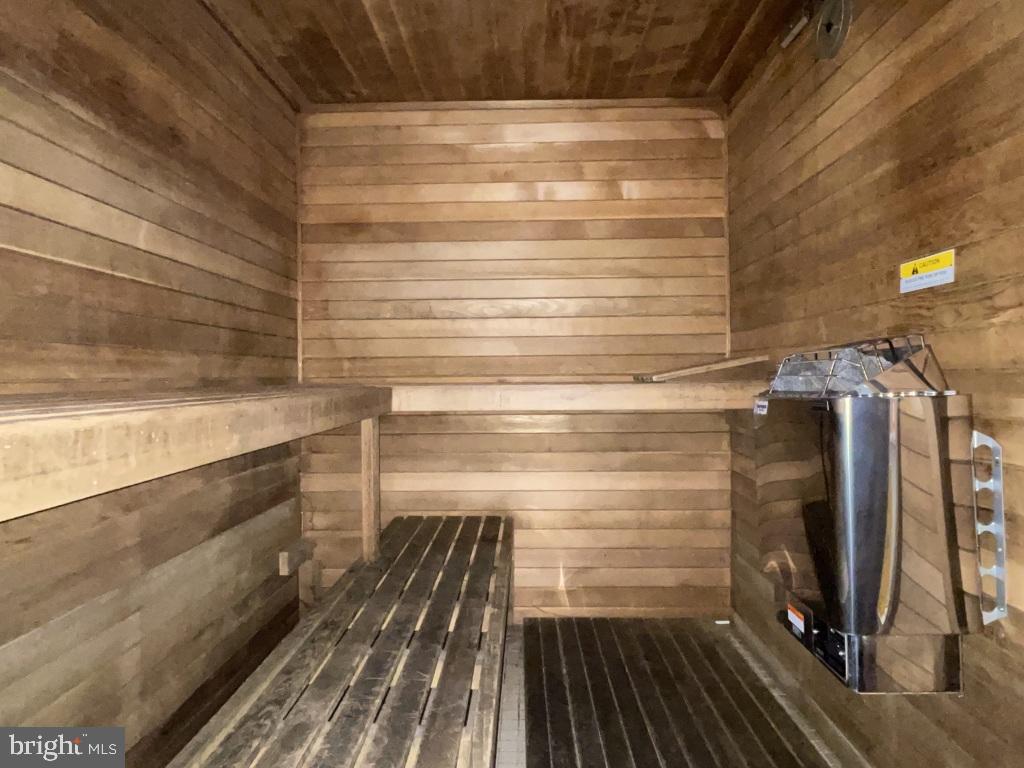 POINTE AT PARK CENTER - Residential Lease