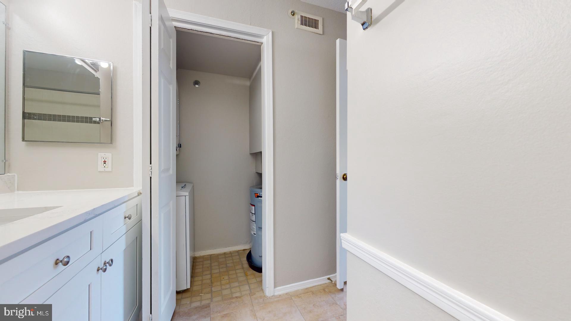 POINTE AT PARK CENTER - Residential Lease