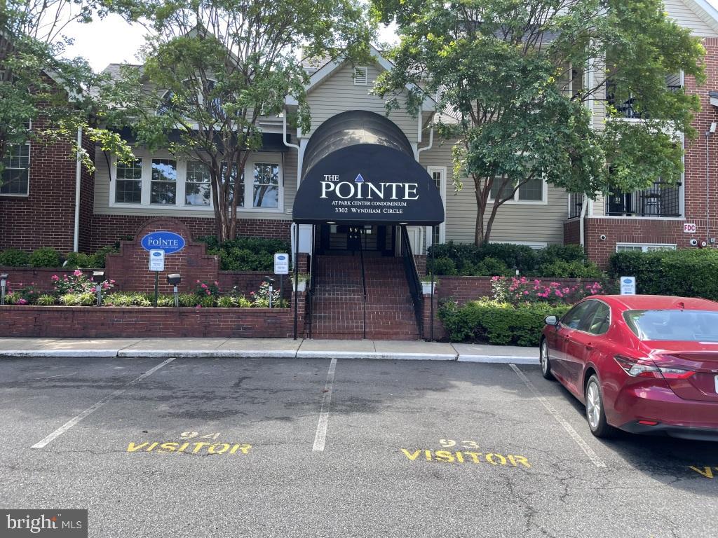POINTE AT PARK CENTER - Residential Lease