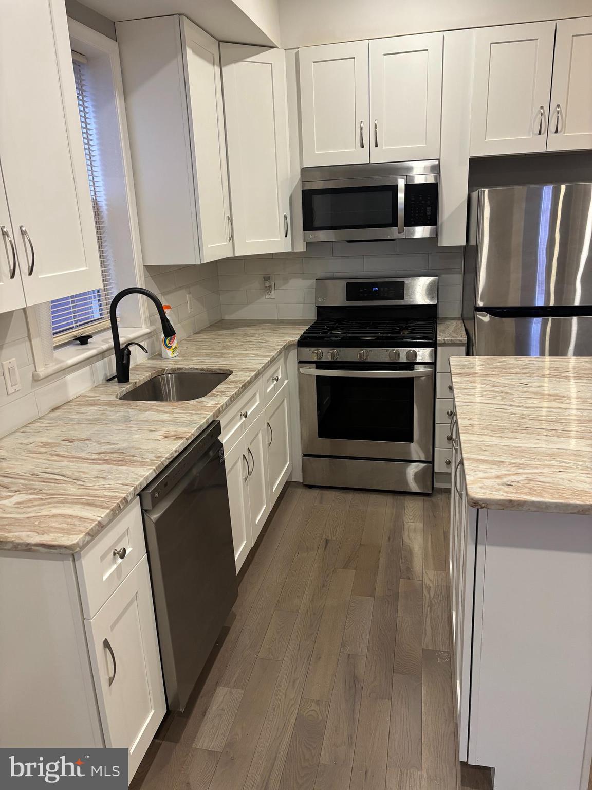 216 BUCKINGHAM PLACE 2