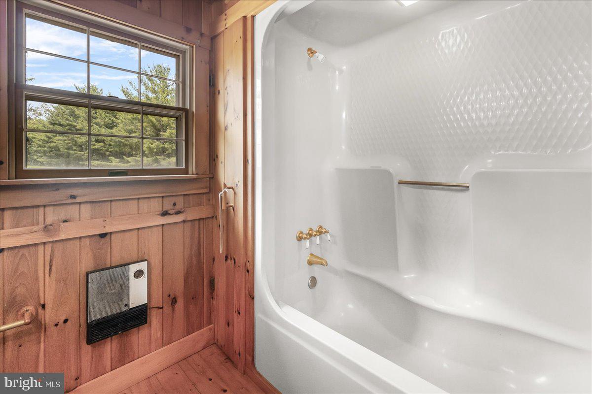 POOLESVILLE OUTSIDE - Residential