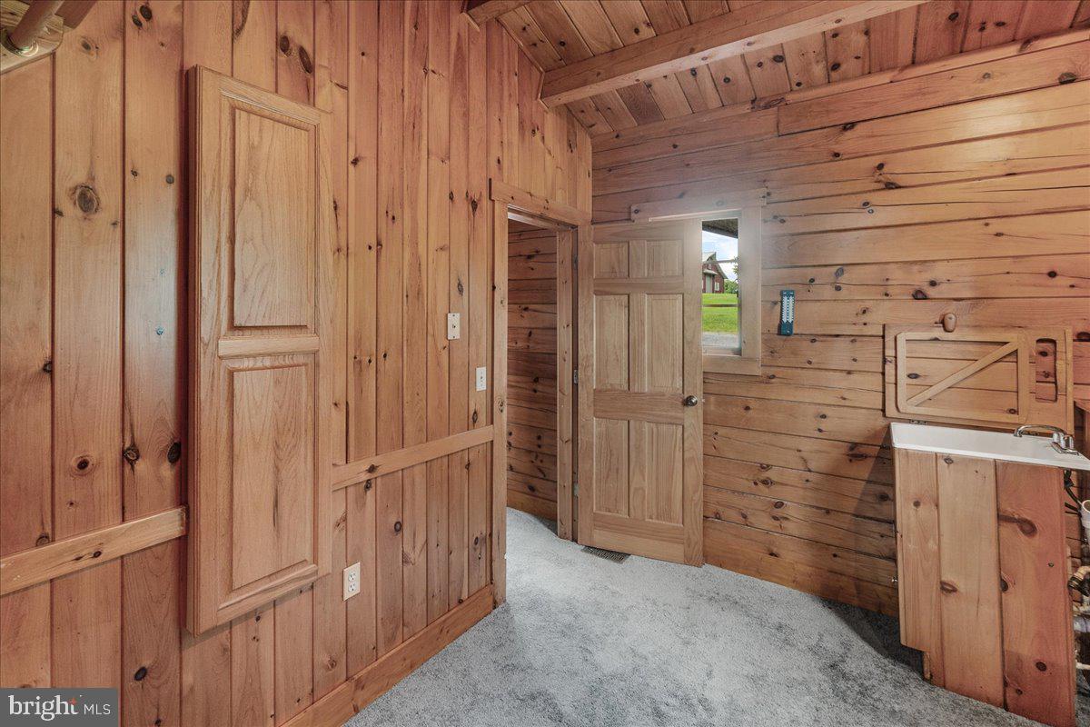 POOLESVILLE OUTSIDE - Residential