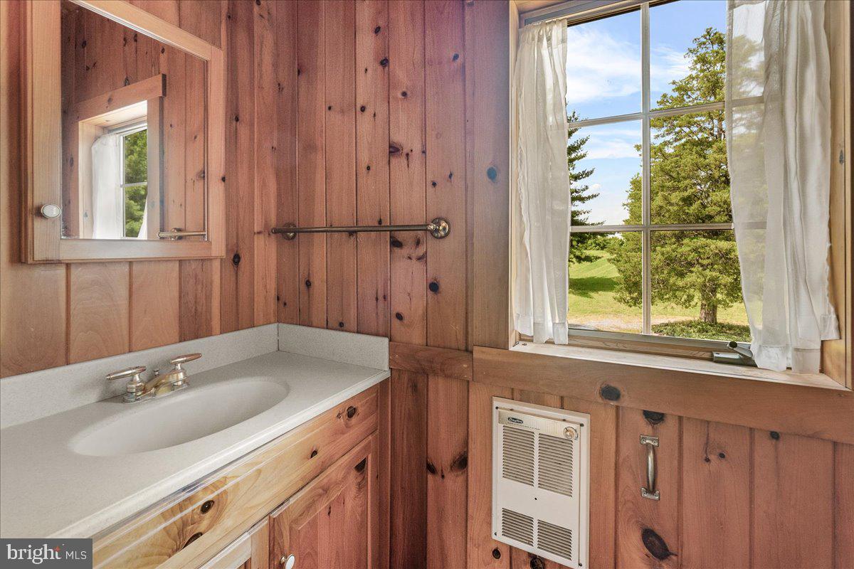 POOLESVILLE OUTSIDE - Residential