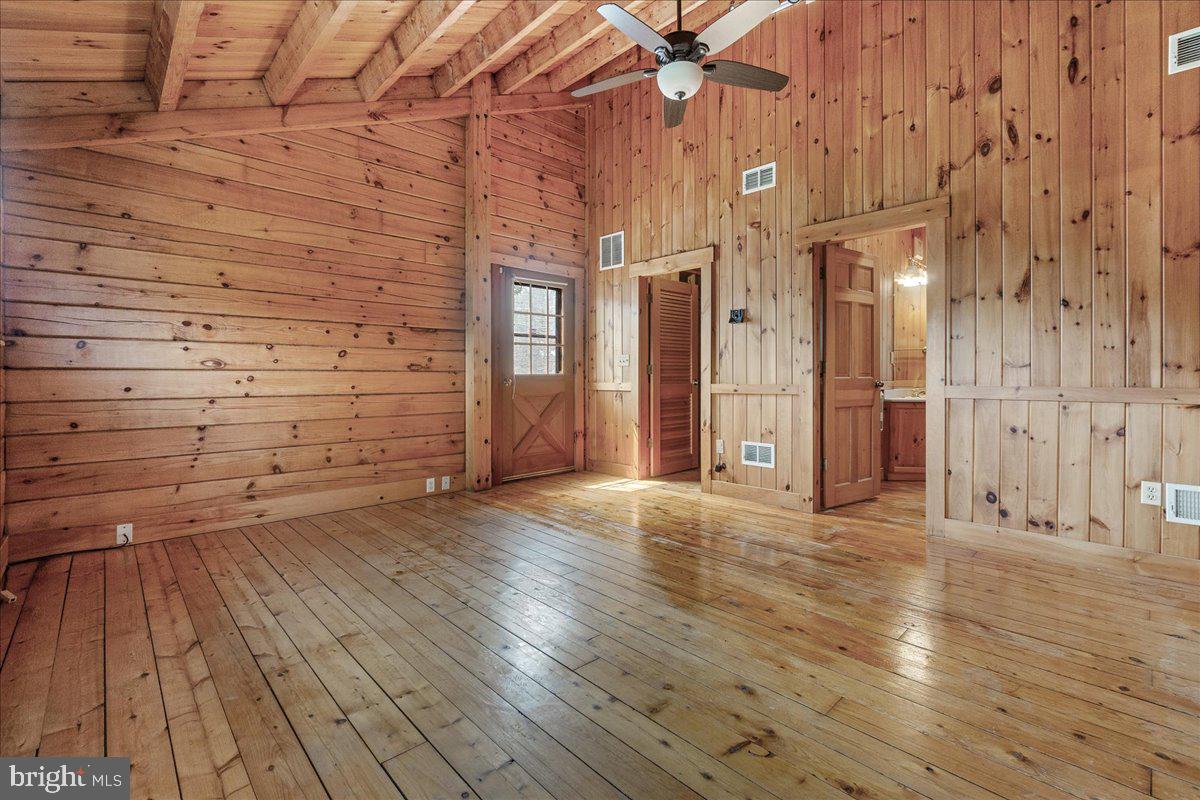 POOLESVILLE OUTSIDE - Residential