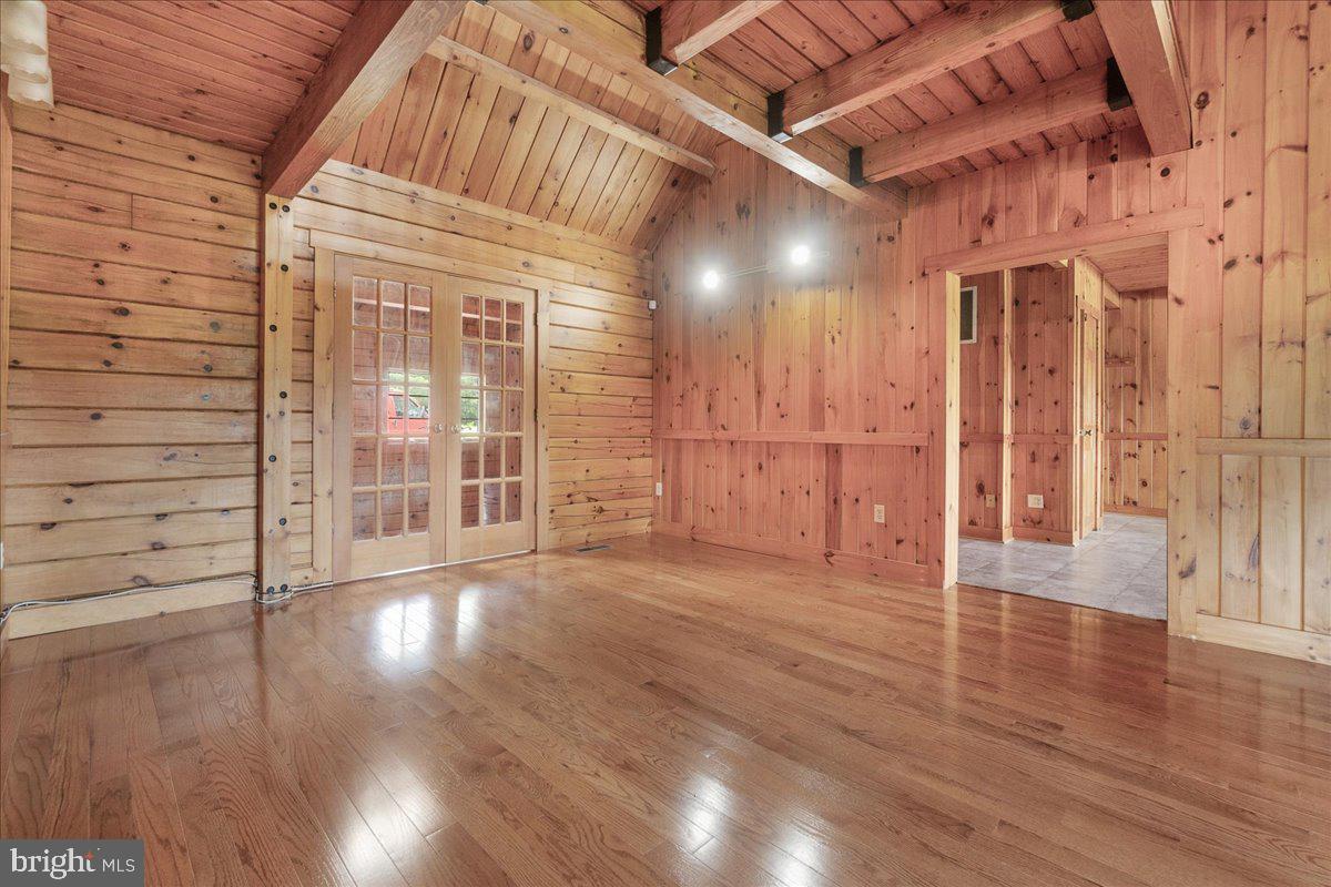 POOLESVILLE OUTSIDE - Residential