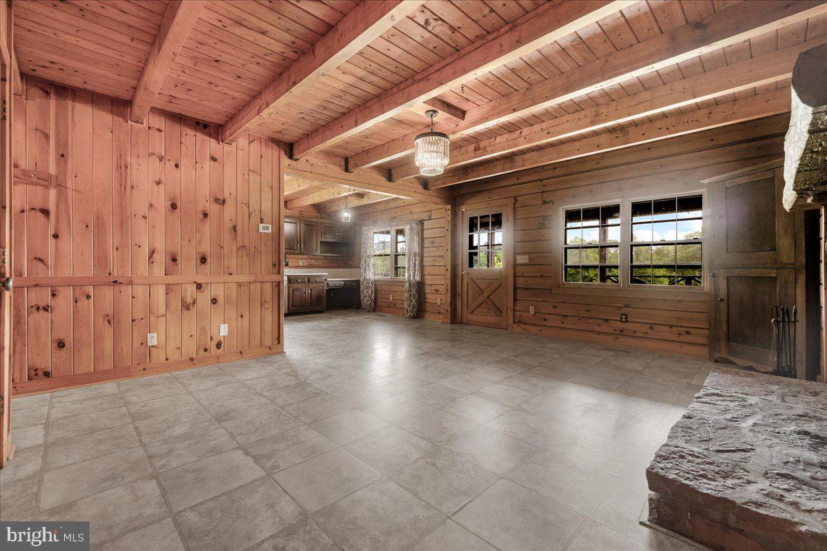 POOLESVILLE OUTSIDE - Residential