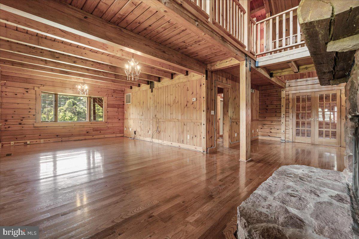 POOLESVILLE OUTSIDE - Residential