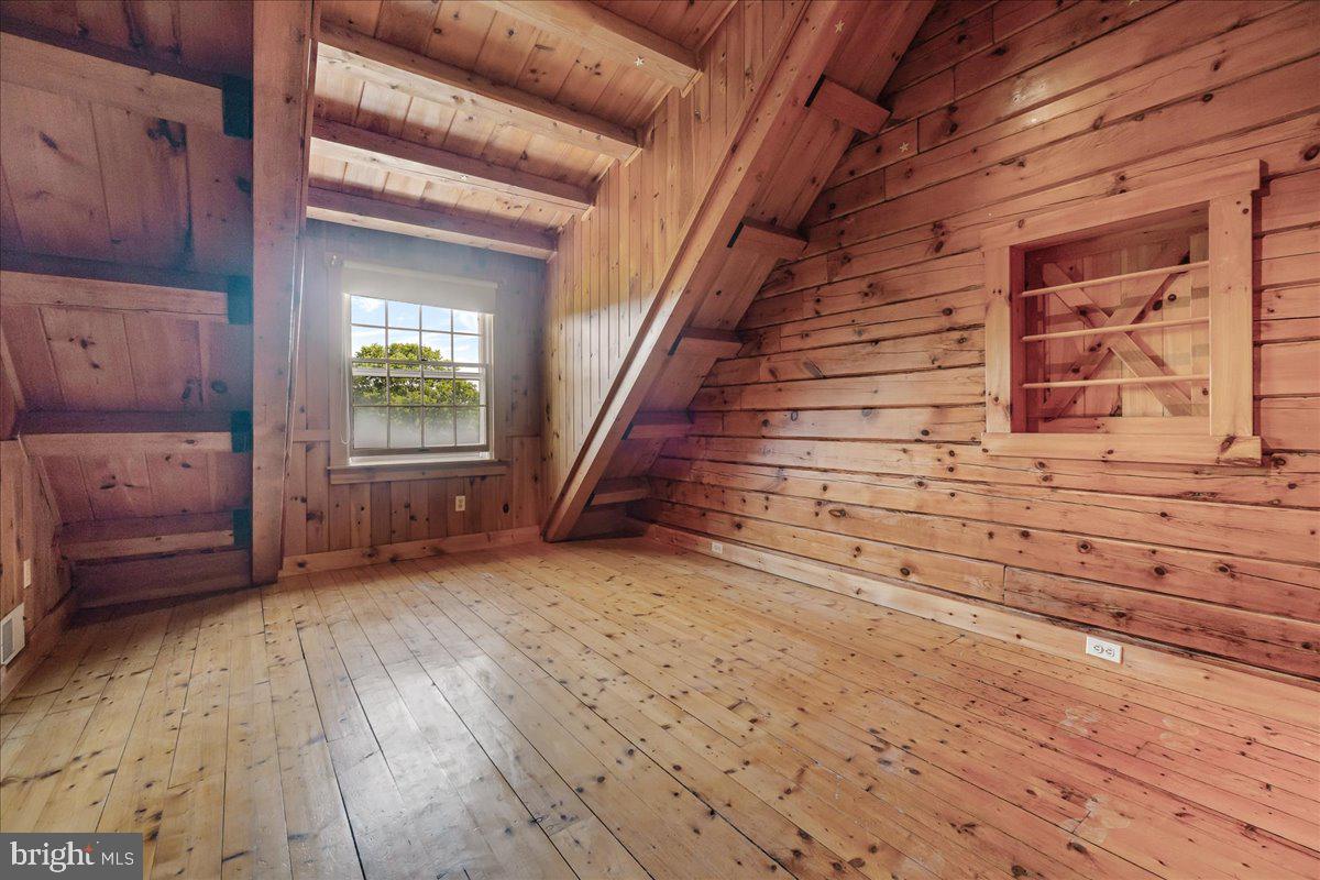 POOLESVILLE OUTSIDE - Residential