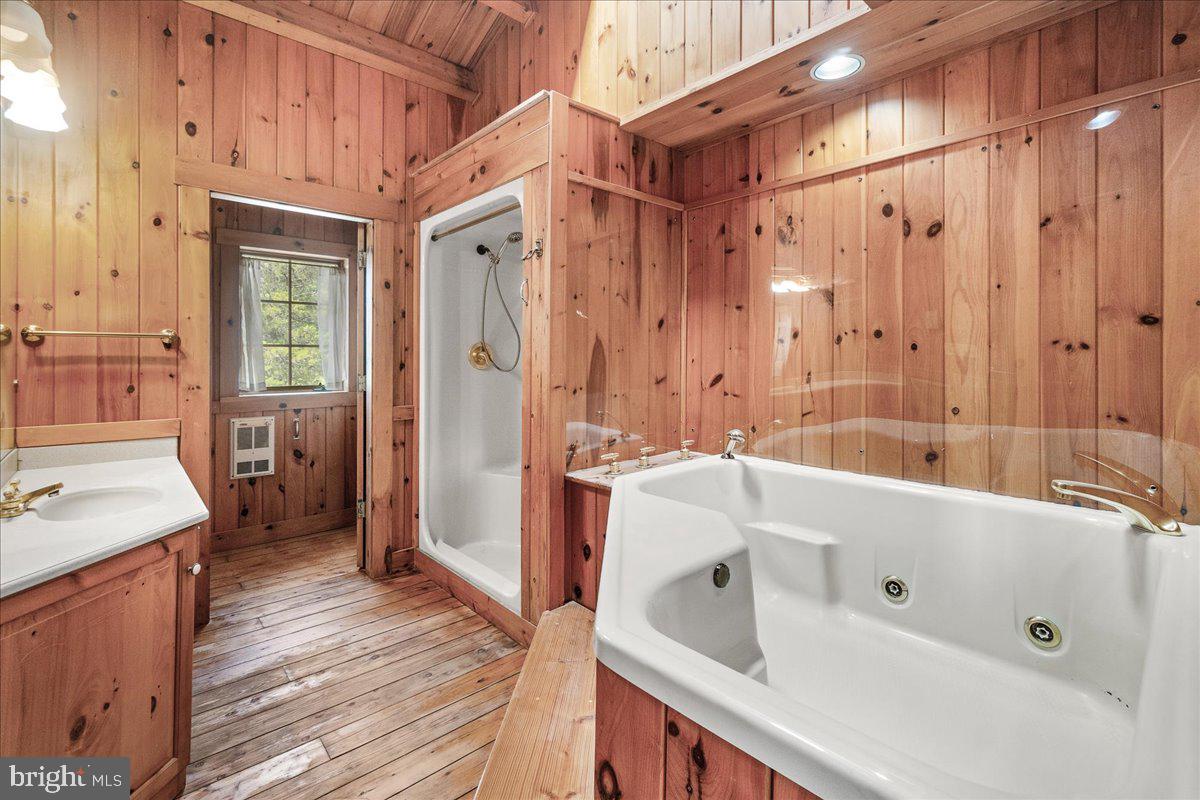 POOLESVILLE OUTSIDE - Residential