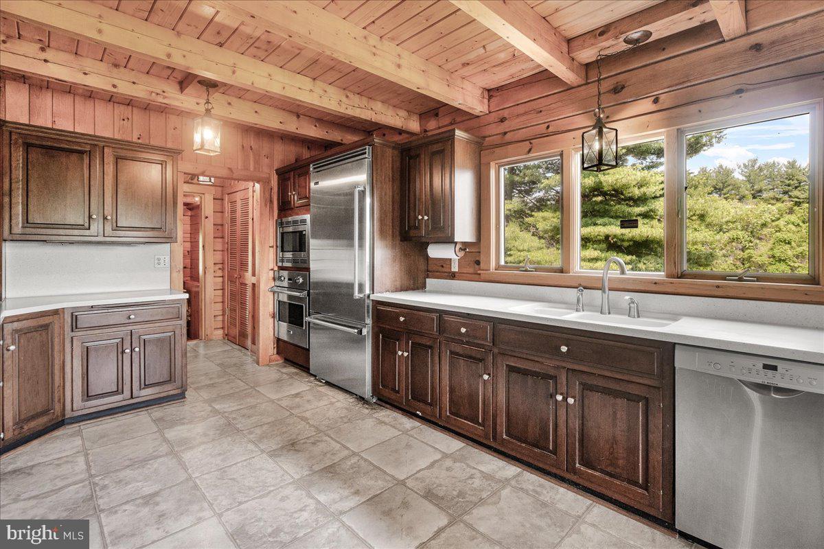 POOLESVILLE OUTSIDE - Residential