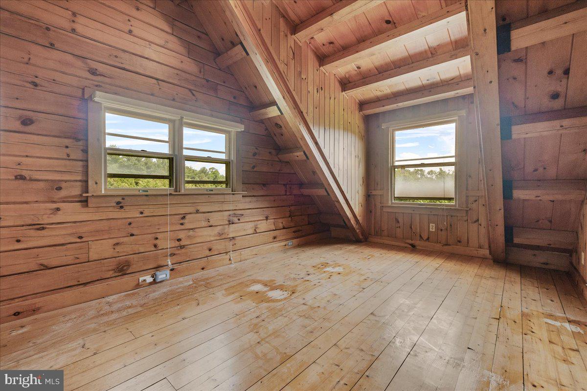 POOLESVILLE OUTSIDE - Residential