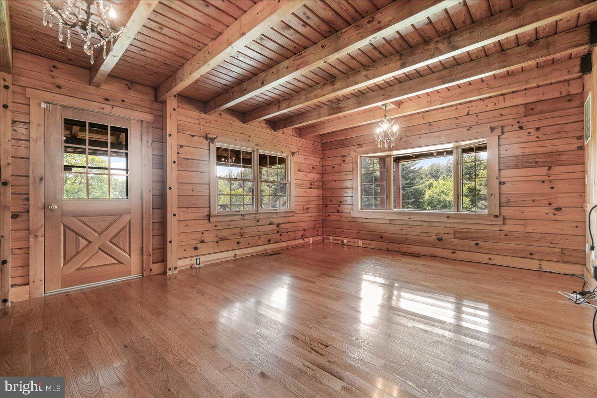 POOLESVILLE OUTSIDE - Residential