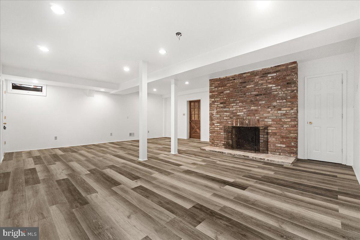 POOLESVILLE OUTSIDE - Residential