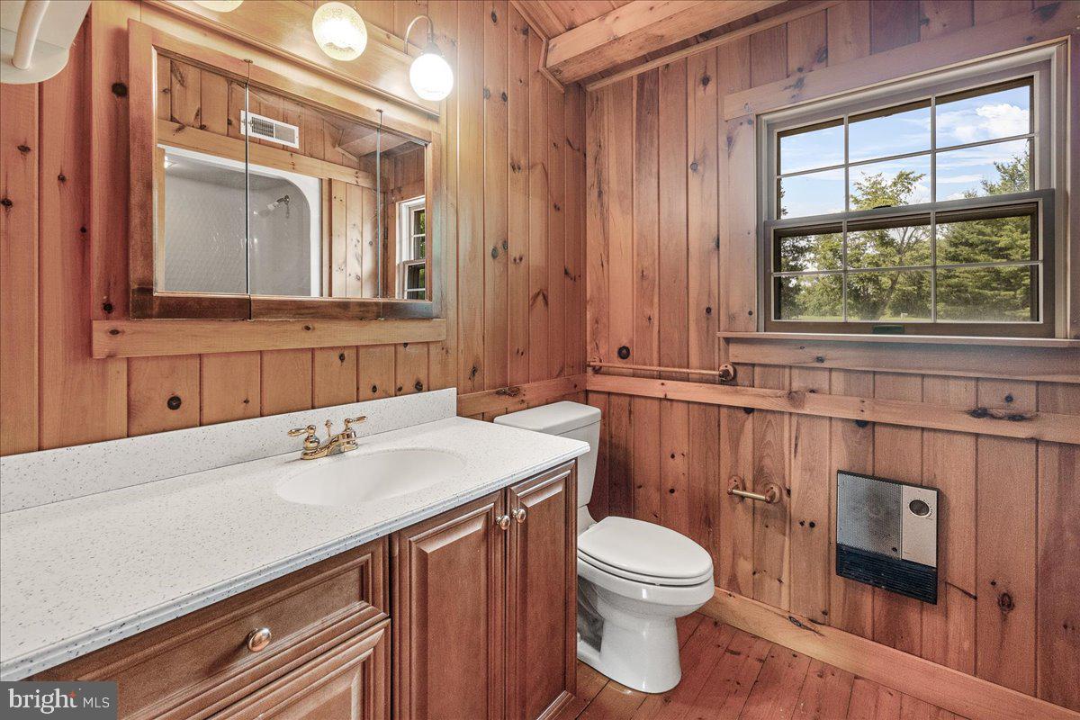 POOLESVILLE OUTSIDE - Residential