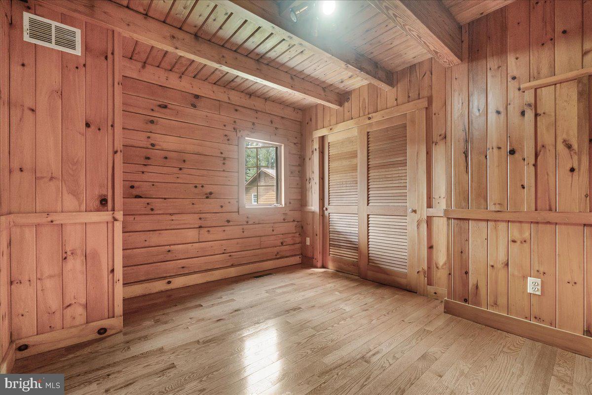 POOLESVILLE OUTSIDE - Residential