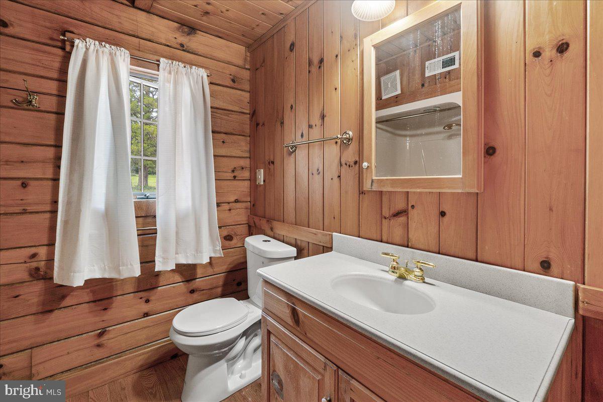 POOLESVILLE OUTSIDE - Residential