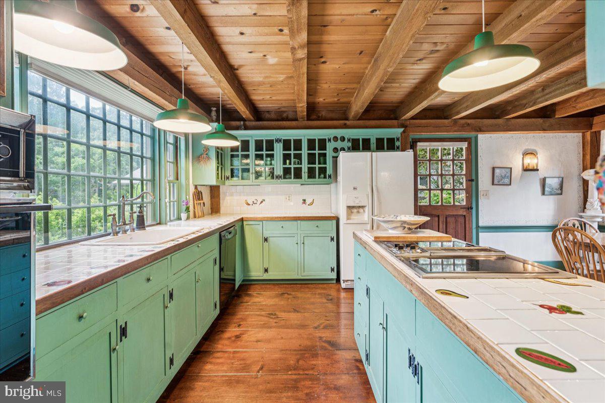 BROADVIEW ESTATES - Residential