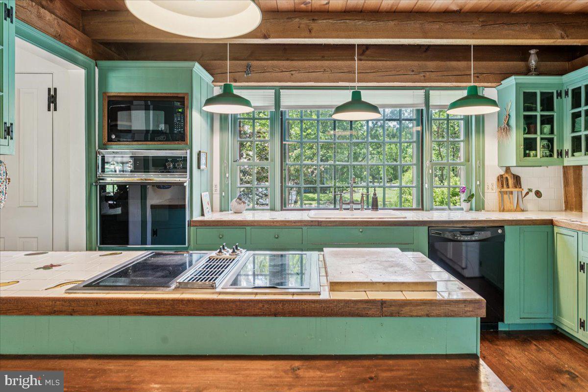 BROADVIEW ESTATES - Residential