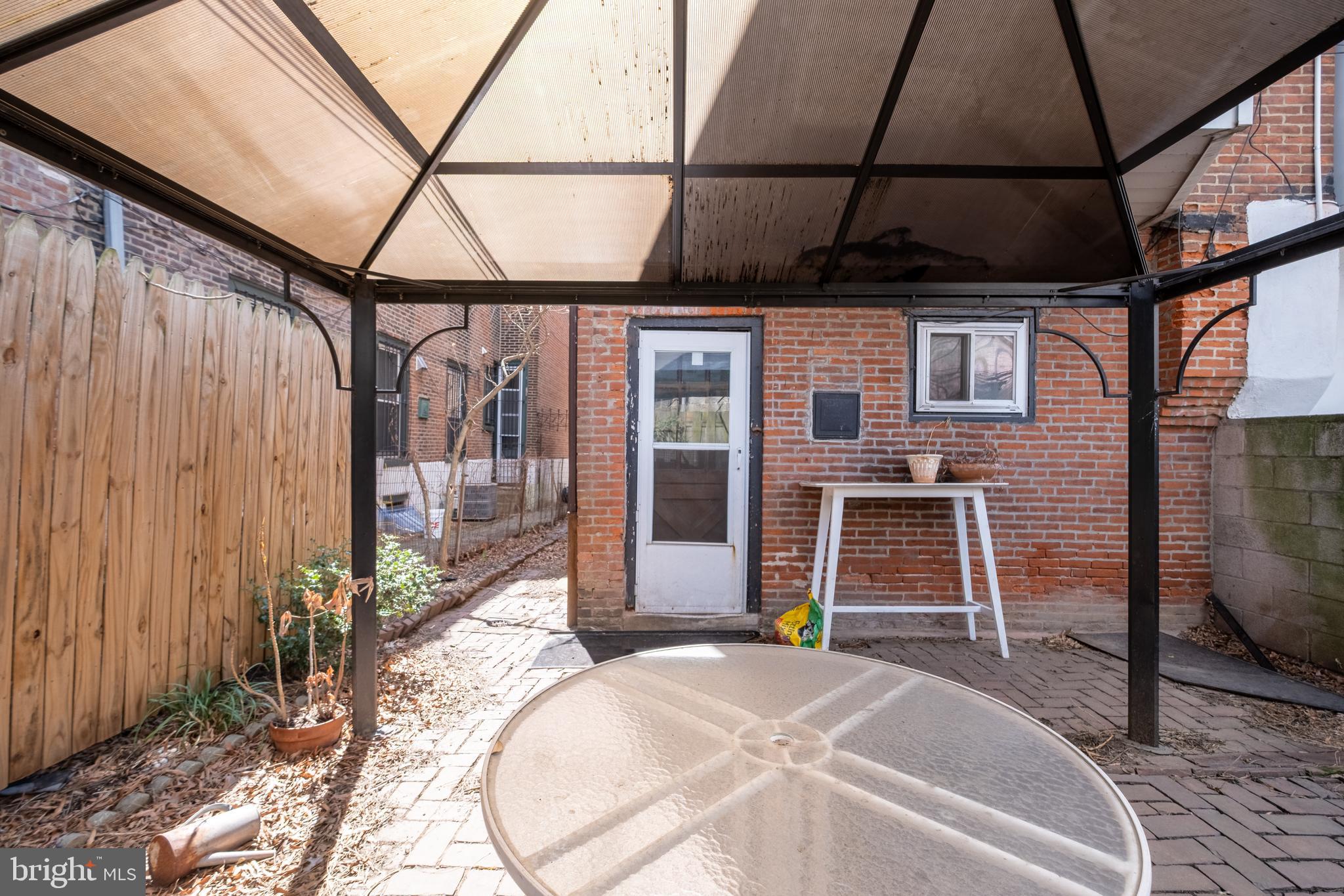 FAIRMOUNT - Residential Lease