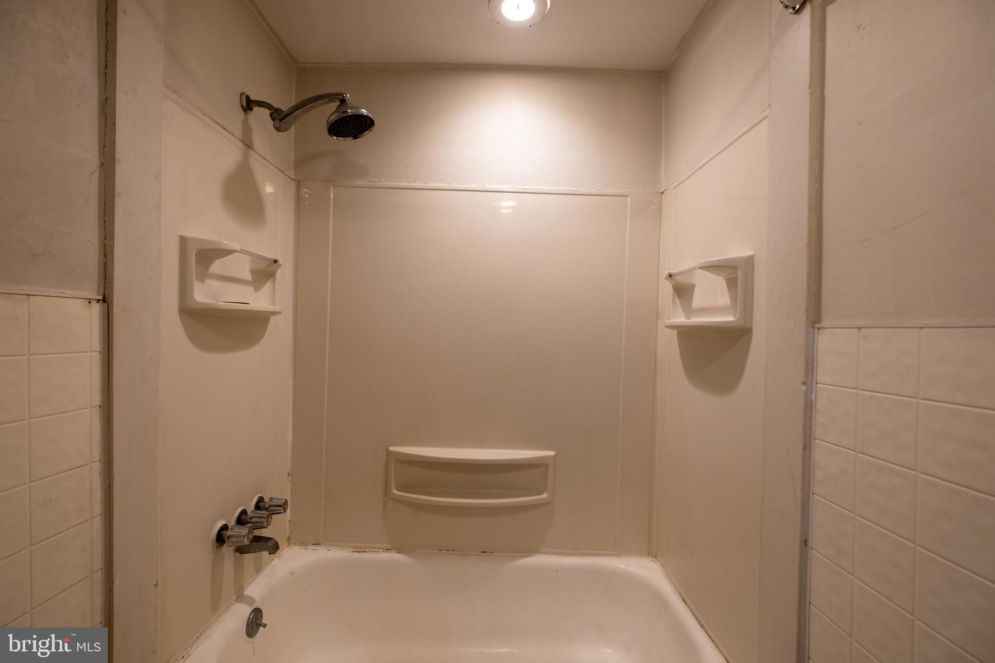 FAIRMOUNT - Residential Lease