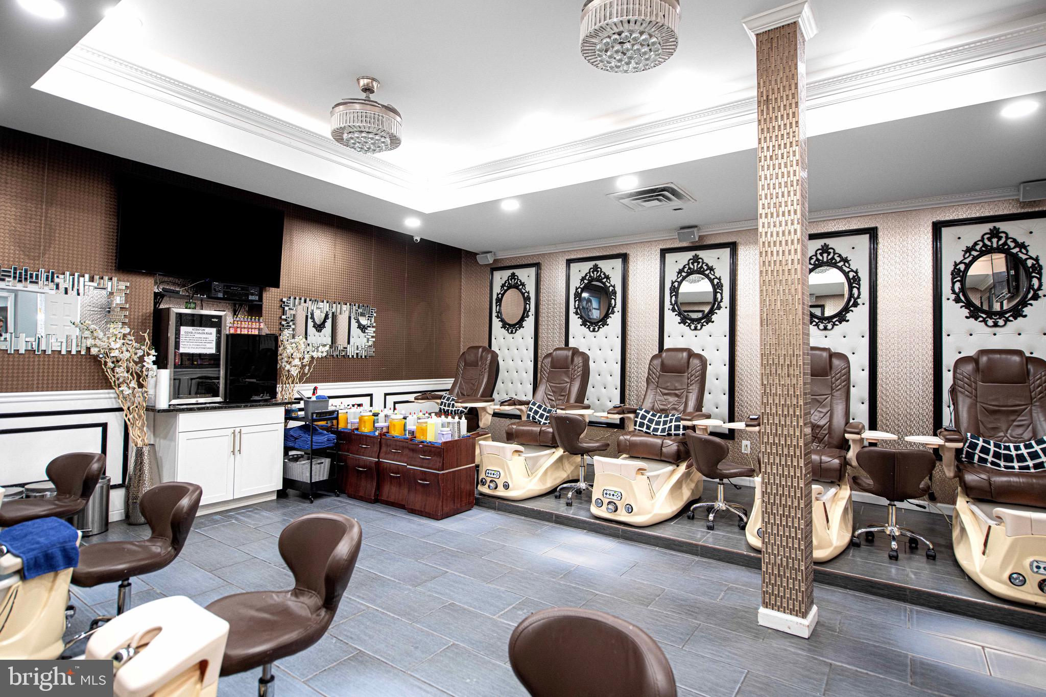 CHARLES VILLAGE - Commercial Sale