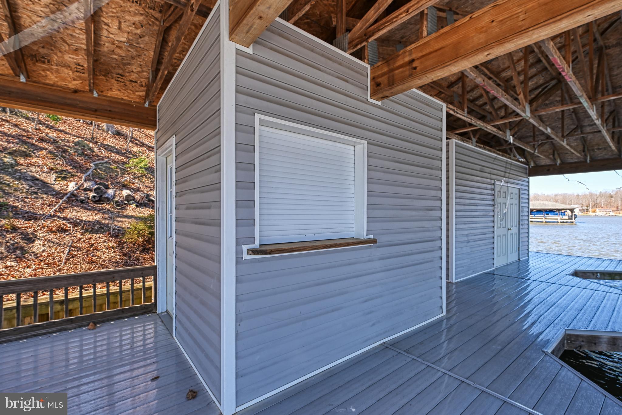 FRESHWATER ESTATES - Land