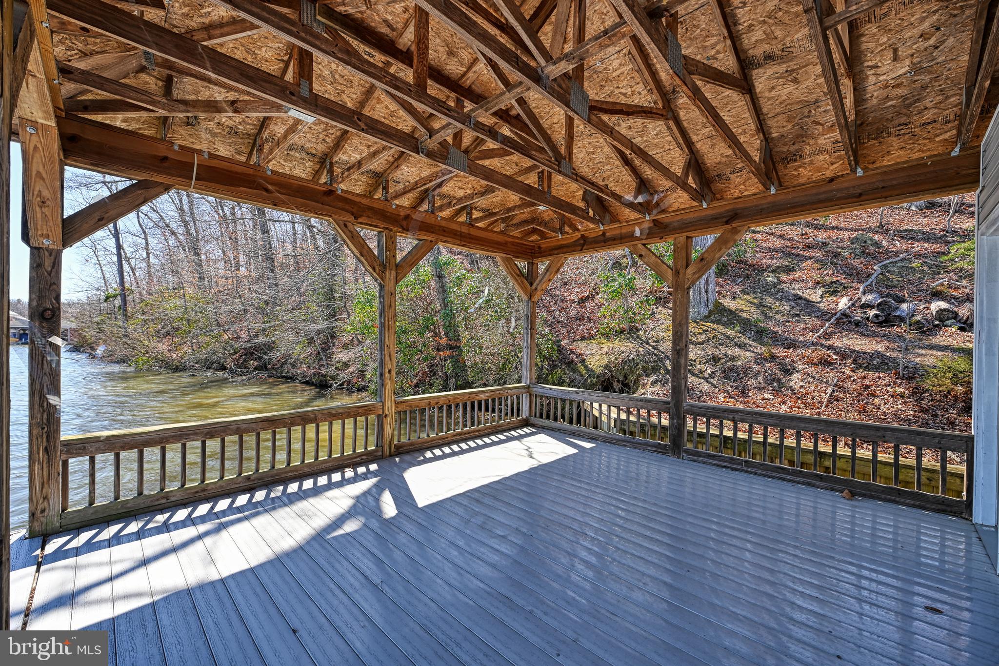 FRESHWATER ESTATES - Land