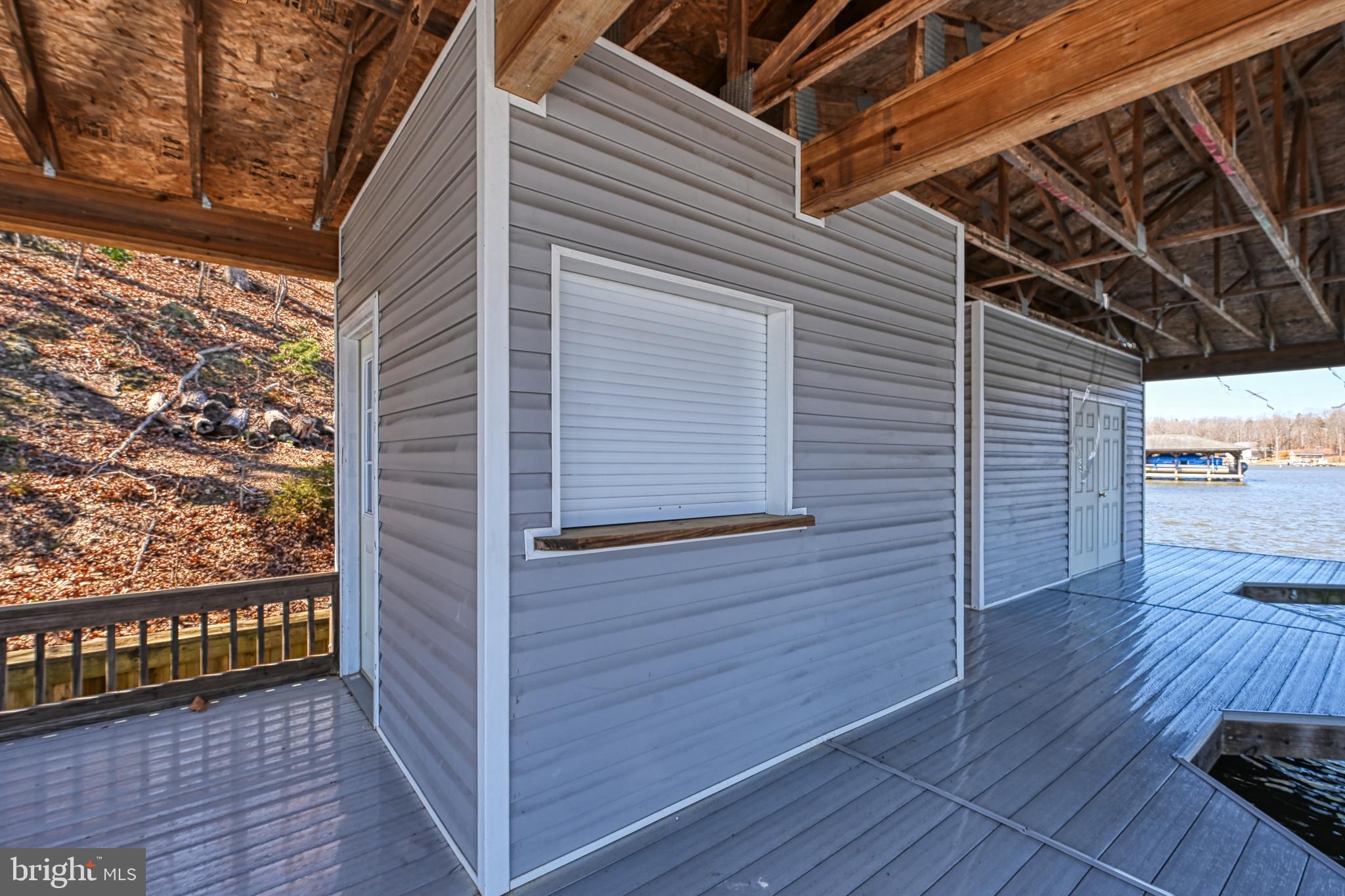 FRESHWATER ESTATES - Land