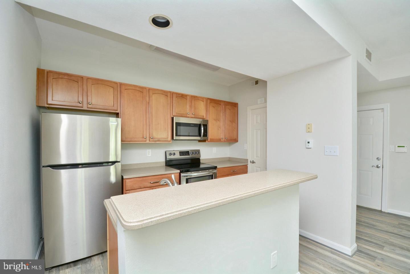 PENDERBROOK SQUARE CONDOMINIUMS - Residential Lease