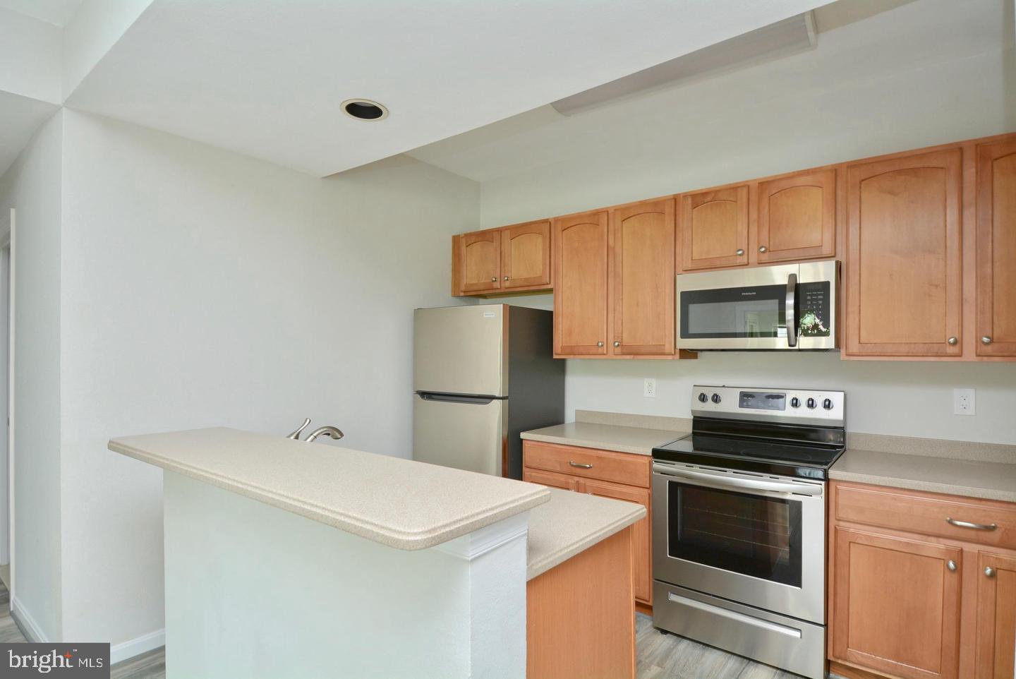 PENDERBROOK SQUARE CONDOMINIUMS - Residential Lease