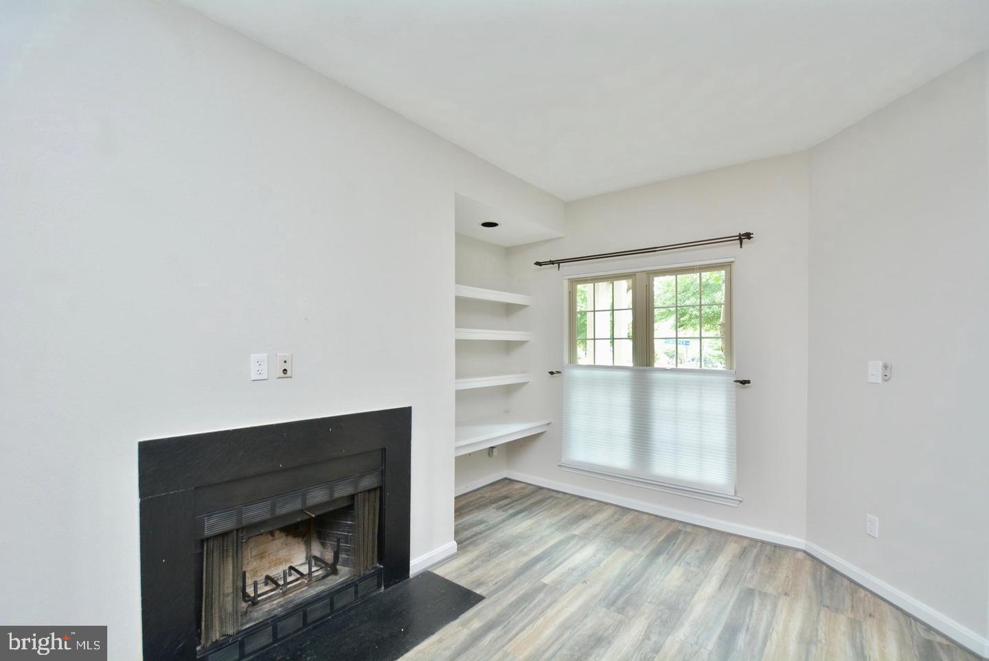 PENDERBROOK SQUARE CONDOMINIUMS - Residential Lease