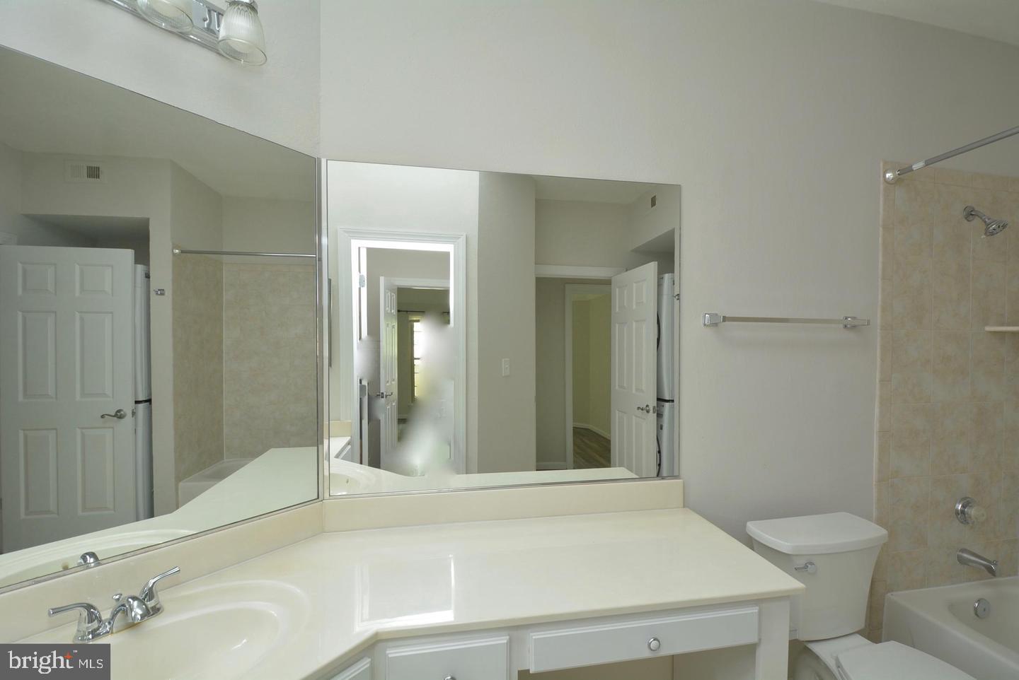 PENDERBROOK SQUARE CONDOMINIUMS - Residential Lease