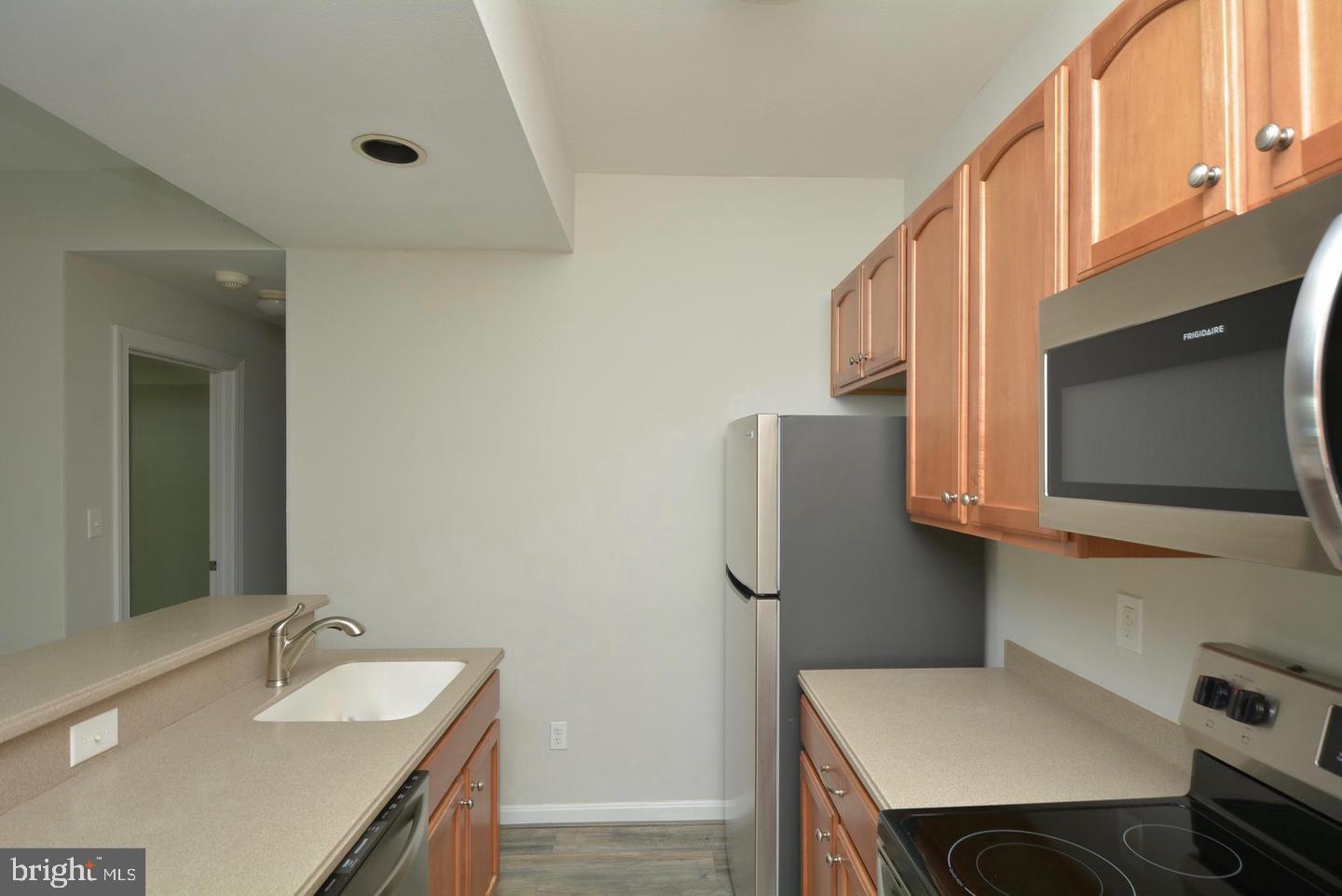 PENDERBROOK SQUARE CONDOMINIUMS - Residential Lease