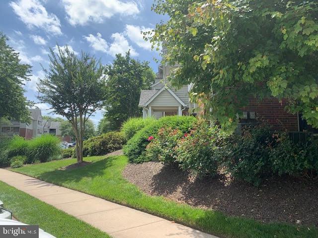 PENDERBROOK SQUARE CONDOMINIUMS - Residential Lease