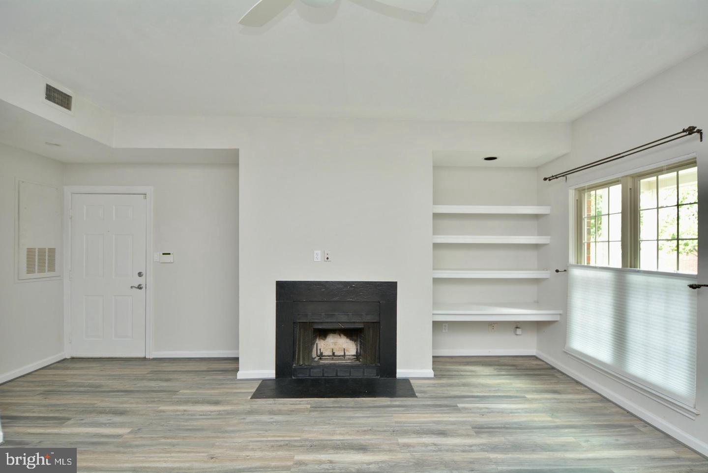 PENDERBROOK SQUARE CONDOMINIUMS - Residential Lease