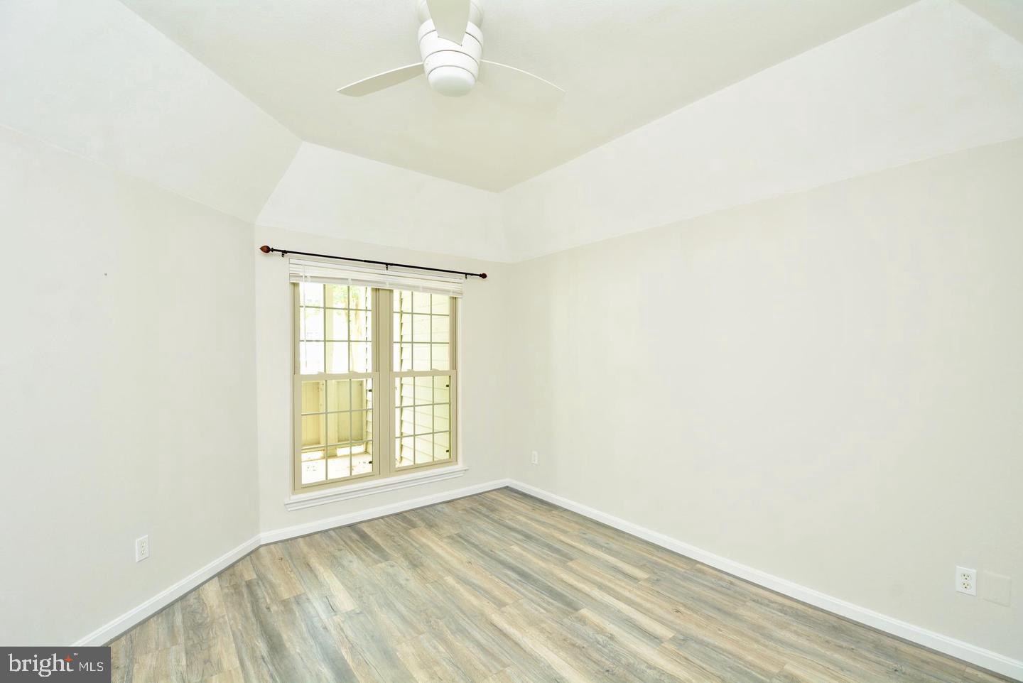 PENDERBROOK SQUARE CONDOMINIUMS - Residential Lease