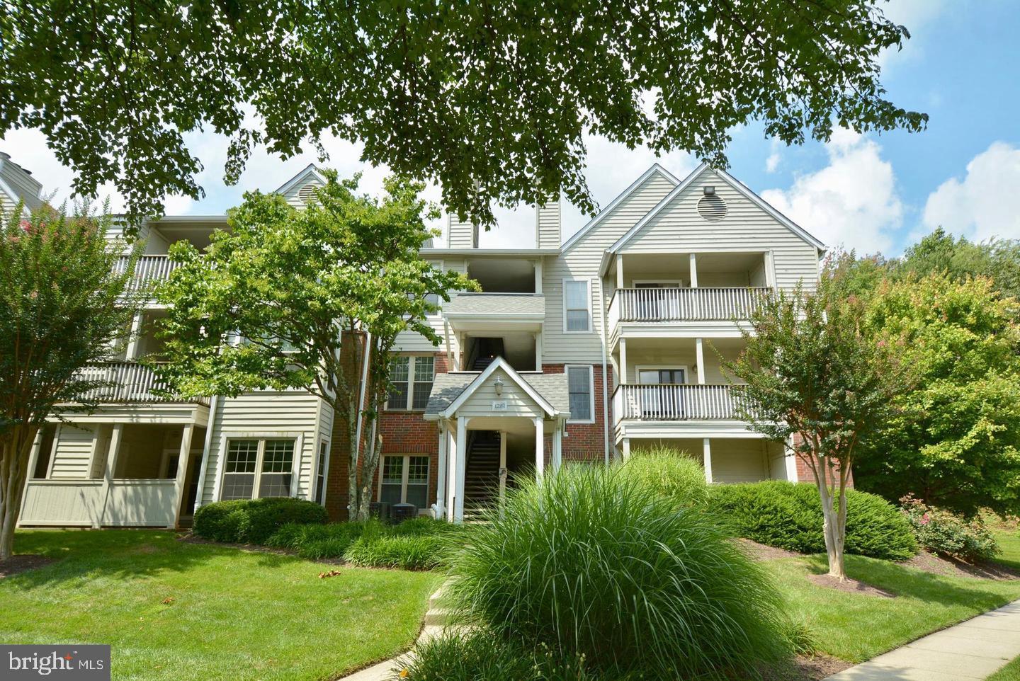 PENDERBROOK SQUARE CONDOMINIUMS - Residential Lease