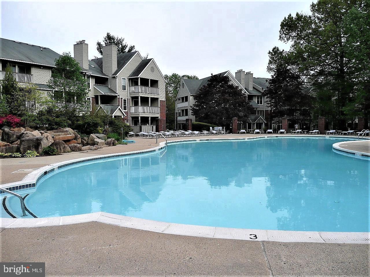 PENDERBROOK SQUARE CONDOMINIUMS - Residential Lease