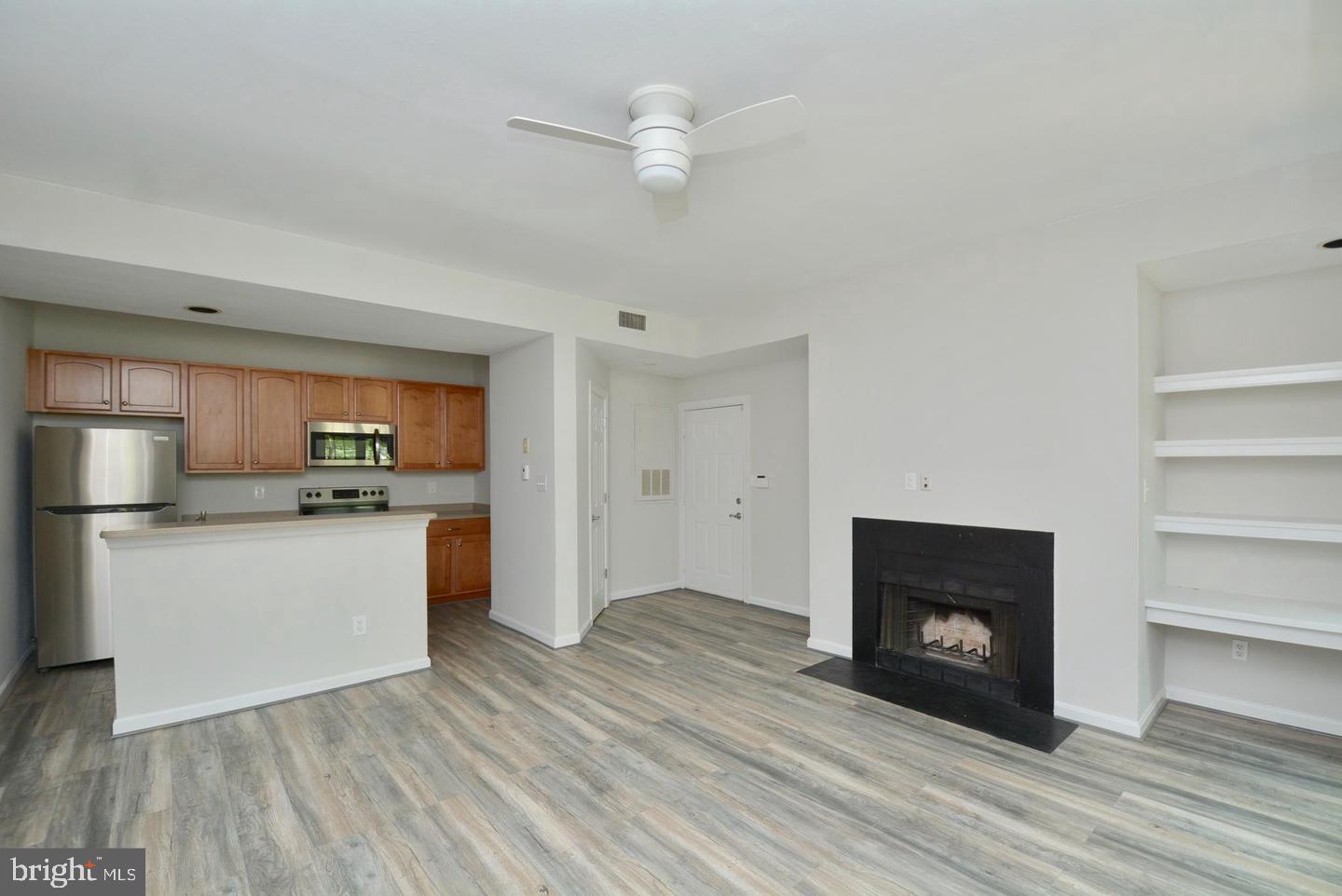 PENDERBROOK SQUARE CONDOMINIUMS - Residential Lease