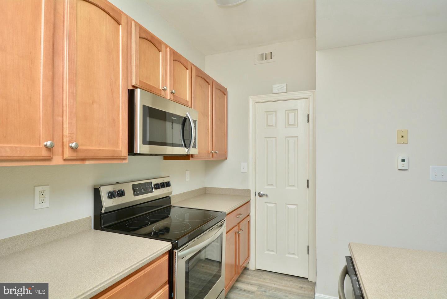 PENDERBROOK SQUARE CONDOMINIUMS - Residential Lease