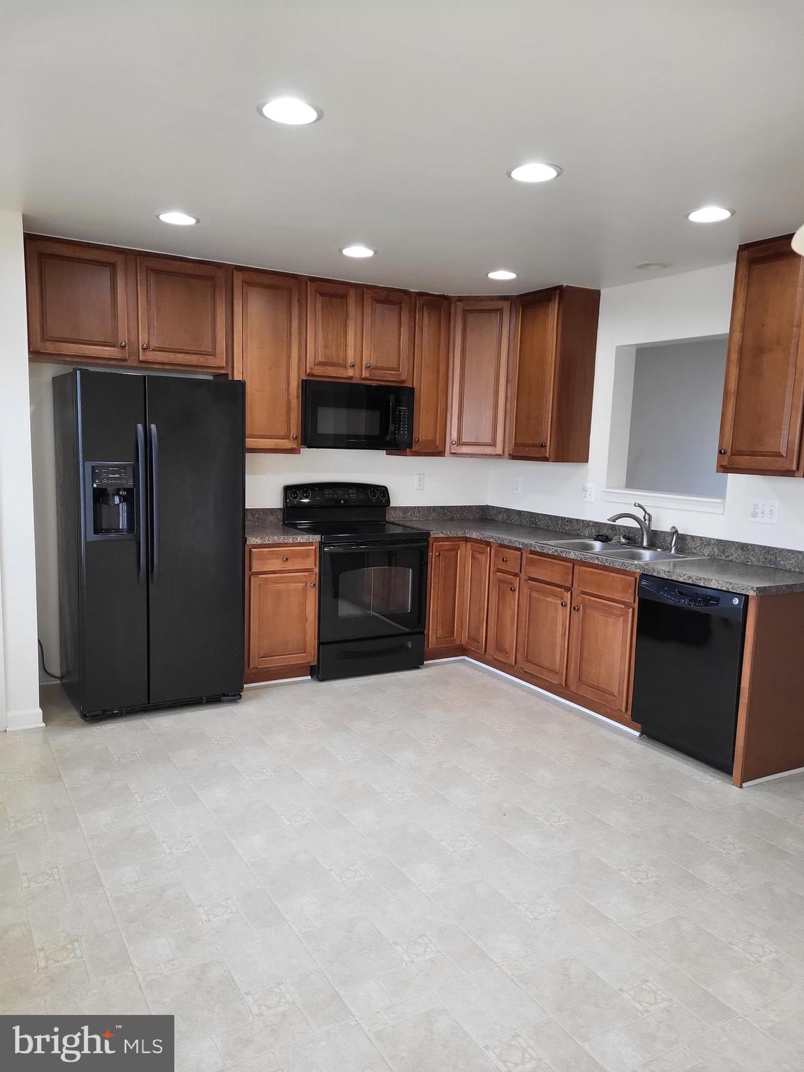 BROOKLAND MANOR - Residential Lease